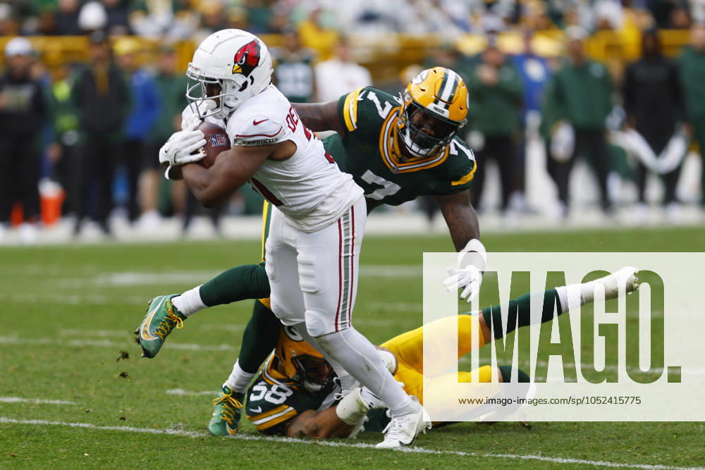 GREEN BAY, WI - OCTOBER 13: Green Bay Packers running back Emanuel Wilson (31) runs with the ball during a game between the Green Bay Packers and the Arizona Cardinals at Lambeau Field on October 13, 2024 in Green Bay, WI. (Photo by Larry Radloff Icon Sportswire) NFL, American Football Herren, USA OCT 13 Cardinals at Packers Icon02410134021