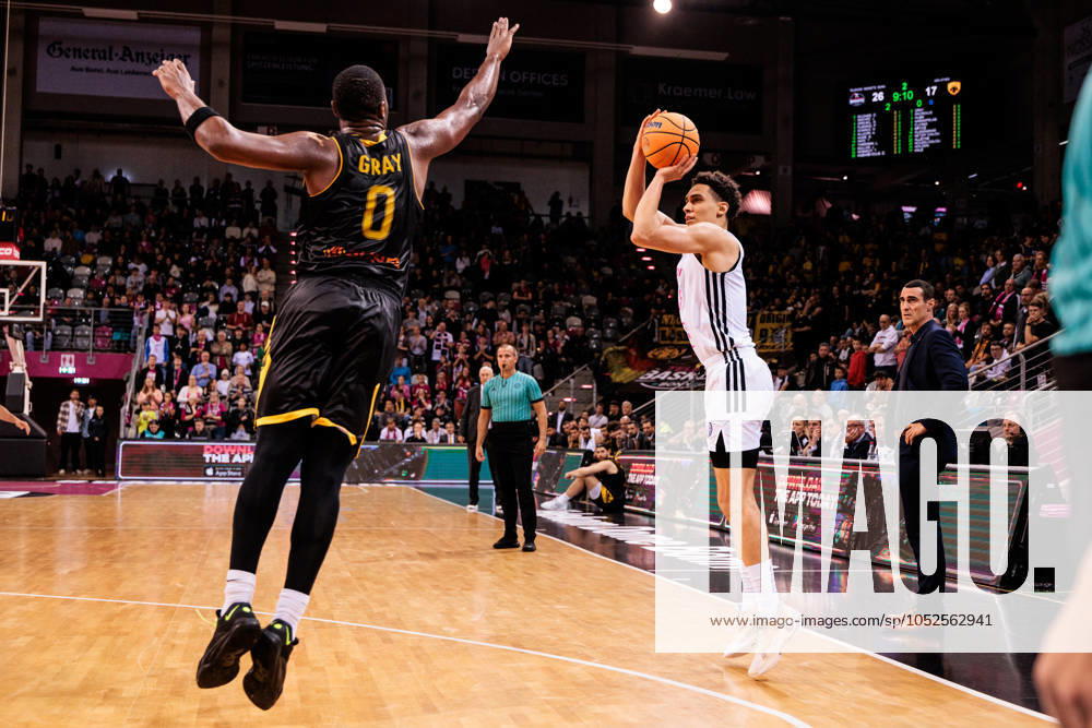 Basketball Champions League, Telekom Baskets Bonn vs AEK Betsson BC, 15 10 2024 RayQuan Gray AEK Betsson BC, 0 , Angelo Allegri Telekom Baskets Bonn, 6 in the throw Basketball Champions League, Telekom Baskets Bonn vs AEK Betsson BC, Bonn, Telekom Dome on 15 10 2024