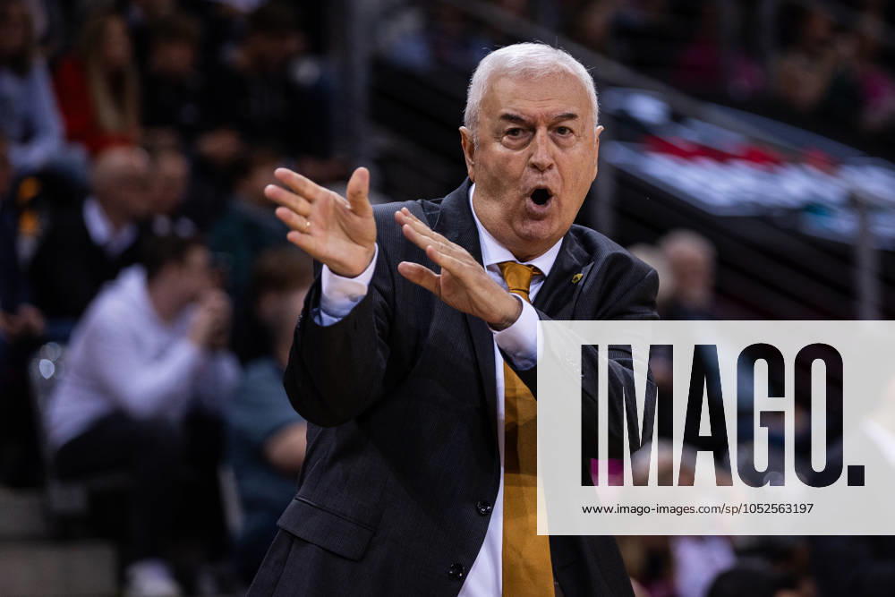 Basketball Champions League, Telekom Baskets Bonn vs AEK Betsson BC, 15 10 2024 Dragan Sakola Headcoach AEK Bettson Athens is displeased Basketball Champions League, Telekom Baskets Bonn vs AEK Betsson BC, 15 10 2024, Telekom Dome, Bonn