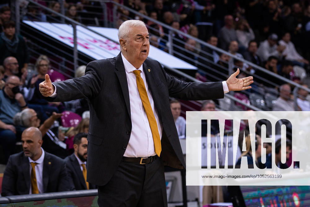 Basketball Champions League, Telekom Baskets Bonn vs AEK Betsson BC, 15 10 2024 Dragan Sakola Headcoach AEK Bettson Athens is displeased Basketball Champions League, Telekom Baskets Bonn vs AEK Betsson BC, 15 10 2024, Telekom Dome, Bonn
