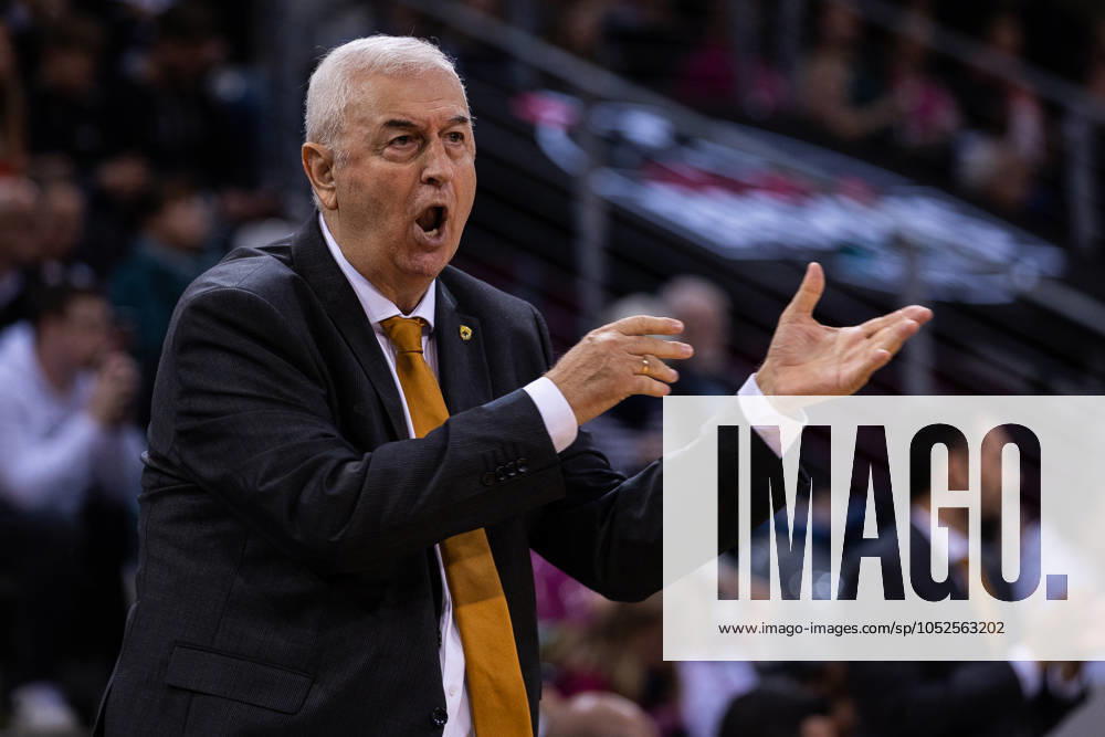 Basketball Champions League, Telekom Baskets Bonn vs AEK Betsson BC, 15 10 2024 Dragan Sakola Headcoach AEK Bettson Athens is displeased Basketball Champions League, Telekom Baskets Bonn vs AEK Betsson BC, 15 10 2024, Telekom Dome, Bonn
