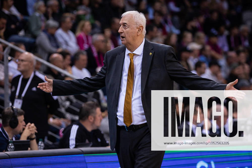 Basketball Champions League, Telekom Baskets Bonn vs AEK Betsson BC, 15 10 2024 Dragan Sakola Headcoach AEK Bettson Athens is displeased Basketball Champions League, Telekom Baskets Bonn vs AEK Betsson BC, 15 10 2024, Telekom Dome, Bonn