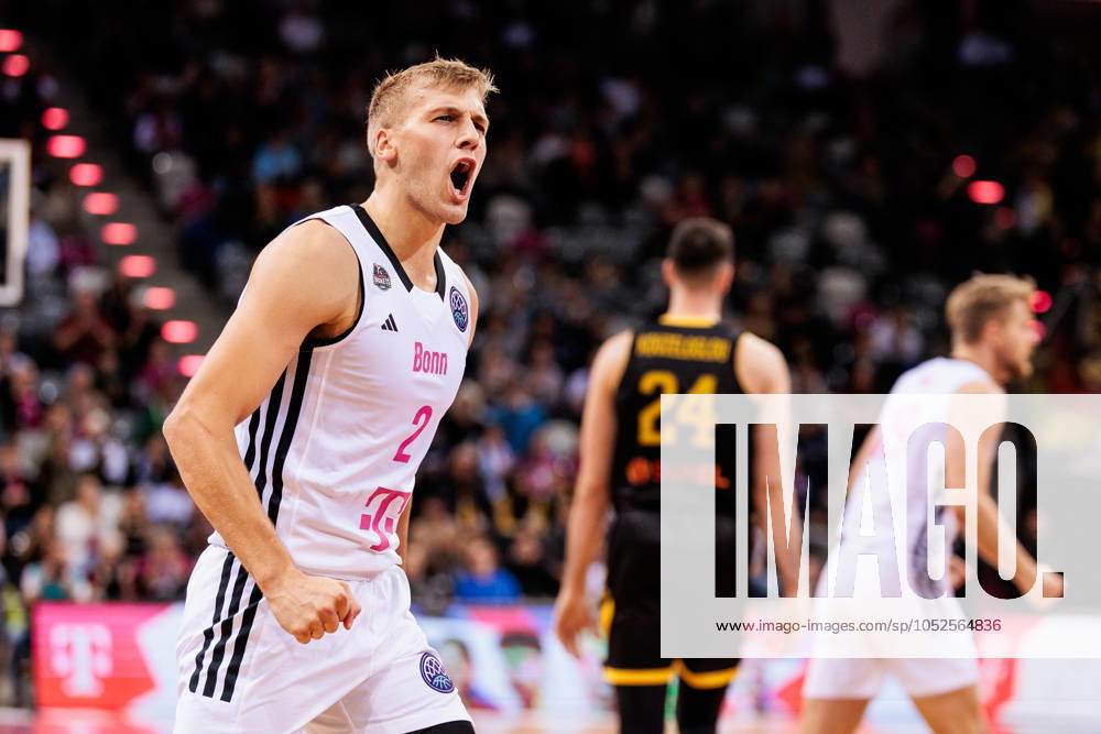 Basketball Champions League, Telekom Baskets Bonn vs AEK Betsson BC, 15 10 2024 Sam Griesel Telekom Baskets Bonn, 2 cheers Basketball Champions League, Telekom Baskets Bonn vs AEK Betsson BC, Bonn, Telekom Dome on 15 10 2024