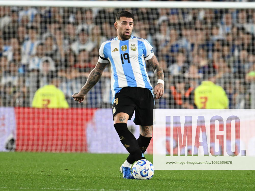 BUENOS AIRES, ARGENTINA - OCTOBER 15:Nicolas Otamendi of Argentina Controls the ball during a match between Argentina Vs Bolivia as part of World Cup 2026 Qualifiers at Estadio Mas Monumental on October 15, 2024 in BuenosAires, Argentina. Buenos Aires Buenos Aires Argentina