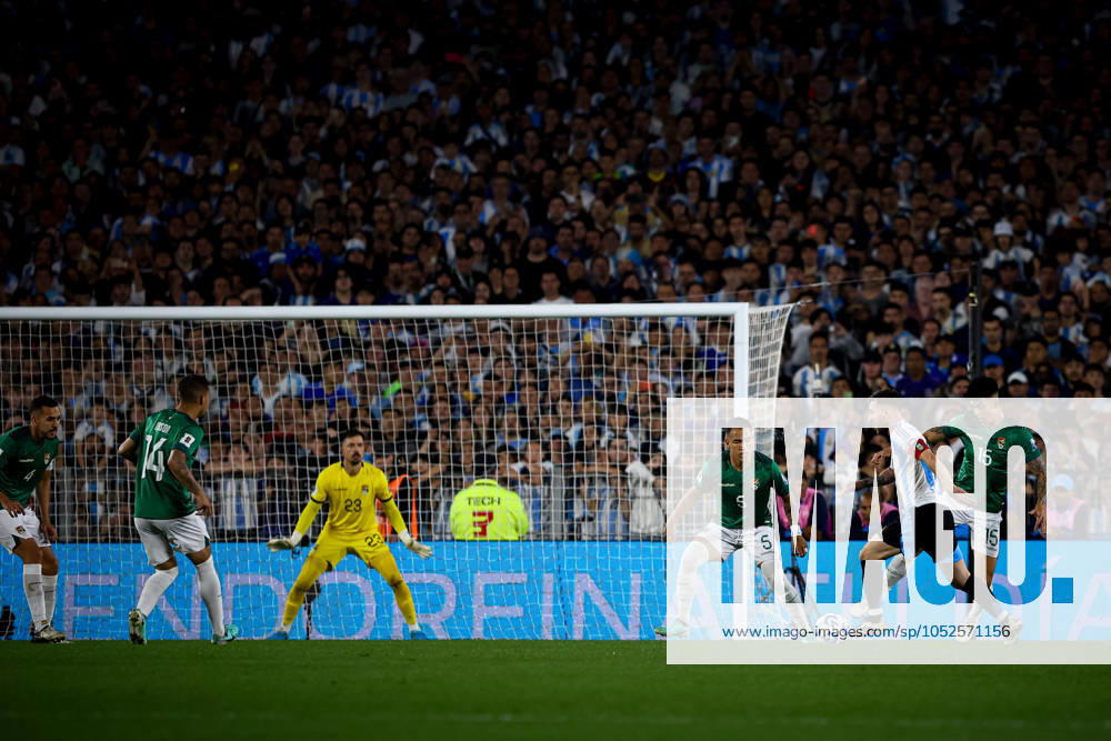 Lionel Messi of Argentina (R) seen in action during the match between Argentina and Bolivia as part of FIFA World Cup, WM, Weltmeisterschaft, Fussball 2026 Qualifiers at Estadio Mas Monumental, on October 15 2024 in Buenos Aires, Argentina Buenos Aires Argentina - ZUMAt163 20241015_zsp_t163_008
