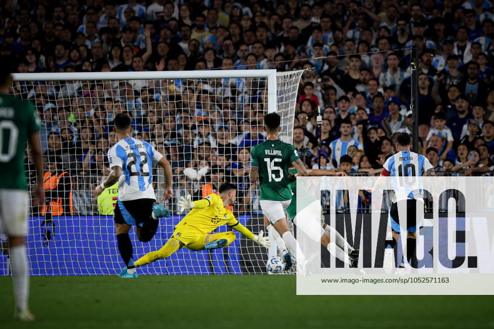 Lionel Messi of Argentina convert his first goal during the match between Argentina and Bolivia as part of FIFA World Cup, WM, Weltmeisterschaft, Fussball 2026 Qualifiers at Estadio Mas Monumental, on October 15 2024 in Buenos Aires, Argentina Buenos Aires Argentina - ZUMAt163 20241015_zsp_t163_015