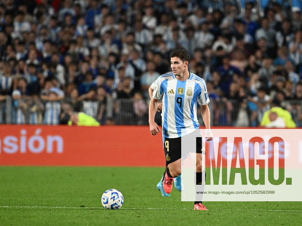 BUENOS AIRES, ARGENTINA - OCTOBER 15:Julian Alvarez of Argentina Controls the ball during a match between Argentina Vs Bolivia as part of World Cup 2026 Qualifiers at Estadio Mas Monumental on October 15, 2024 in BuenosAires, Argentina. Buenos Aires Buenos Aires Argentina