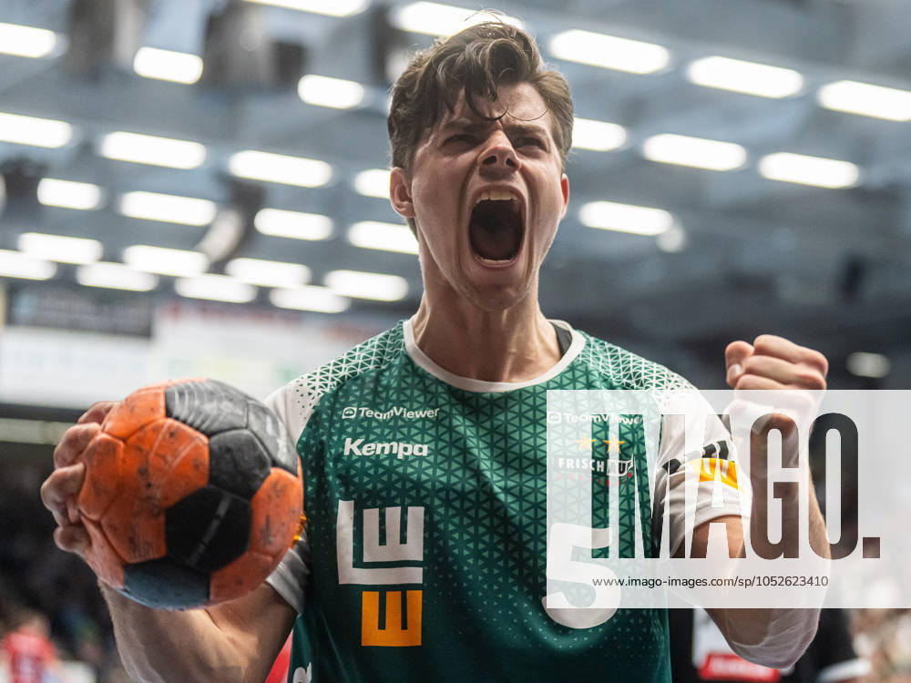 Rutger ten Velde Frisch Auf Goeppingen, 05 cheers into the camera, Frisch Auf Goeppingen vs SG BBM Bietigheim, Handball, 1 Bundesliga, Men, Season 2024 2025, 18 10 2024, Frisch Auf Goeppingen vs SG BBM Bietigheim, Handball, 1 Bundesliga, Men, Season 2024 2025, 18 10 2024 Goeppingen