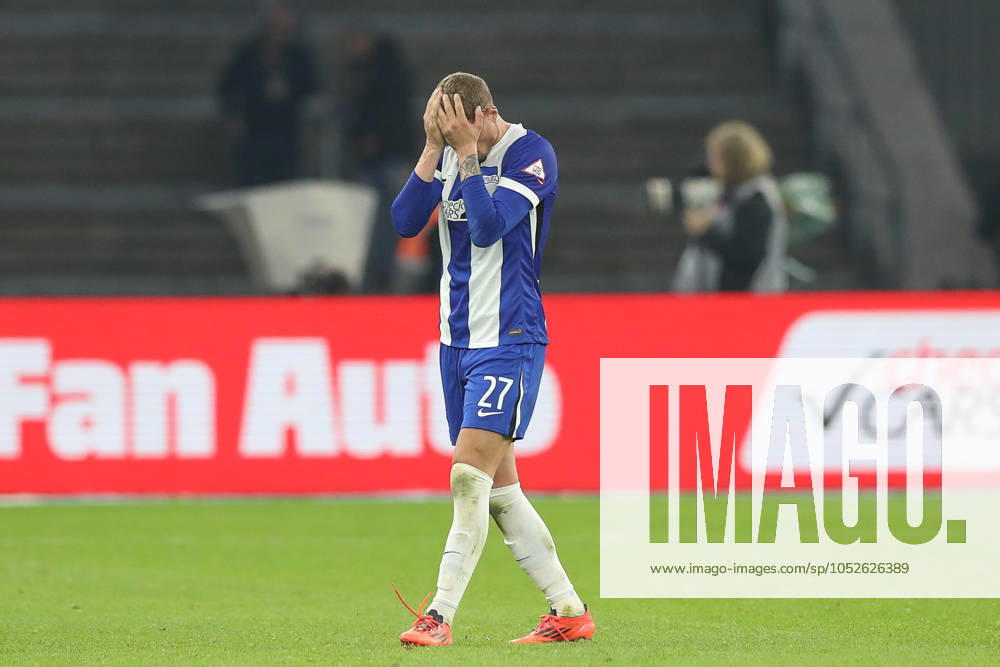 Fußball 2 Bundesliga, Hertha BSC Berlin Eintracht Braunschweig, v l Michael Cuisance Hertha, 27 enttaeuscht, schaut enttaeuscht, niedergeschlagen, disappointed Berlin