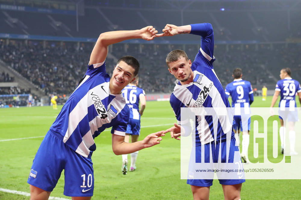 Soccer 2 Bundesliga, Hertha BSC Berlin Eintracht Braunschweig, v l jubilation after the 2 1 by Ibrahim Maza Hertha, 10 Berlin