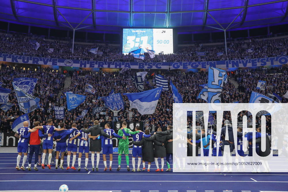 Fußball 2 Bundesliga, Hertha BSC Berlin Eintracht Braunschweig, v l Hertha Jubel über den Sieg, Jubel nach Spielende Berlin