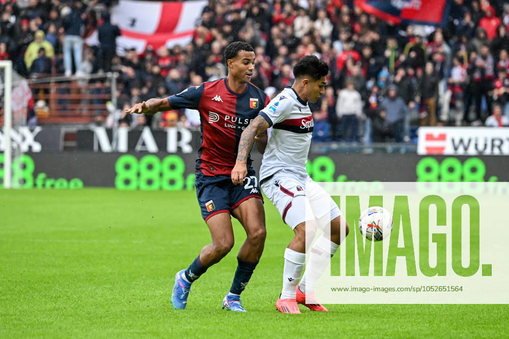 GenoaÕs Alessandro Marcandalli fights for the ball during the Serie A soccer match between Genoa and Bologna at the Luigi Ferraris Stadium in Genoa, Italy - Saturday, October 19, 2024. - Soccer .