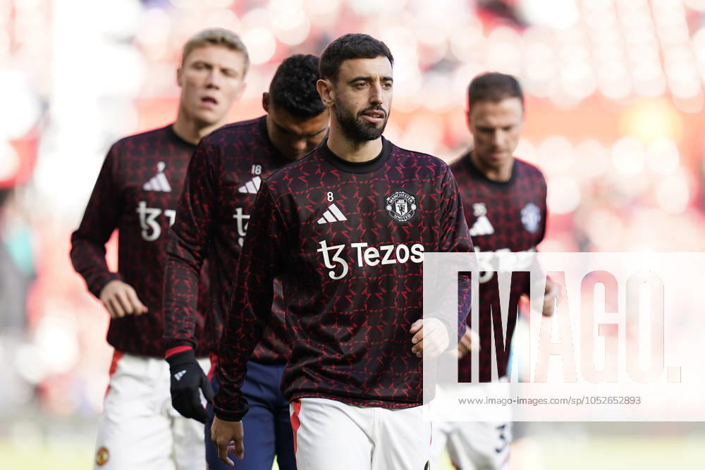 Manchester, England, 19th October 2024. Bruno Fernandes of Manchester United, ManU warms up before the Premier League match at Old Trafford, Manchester. Picture credit should read: Andrew Yates Sportimage . SPI-3399-0004