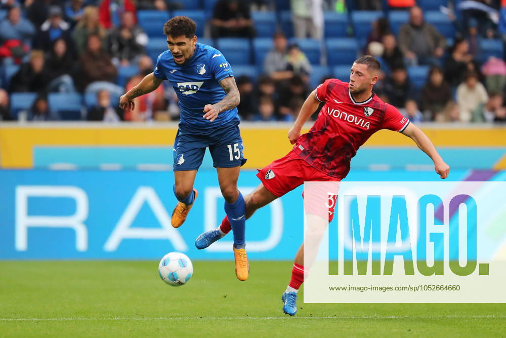 Fußball 1 Bundesliga, TSG 1899 Hoffenheim VfL Bochum, v l Zweikampf, Duell, duel, tackle, compete Valentin Gendrey TSG 1899 Hoffenheim Maximilian Wittek VfL Bochum Sinsheim