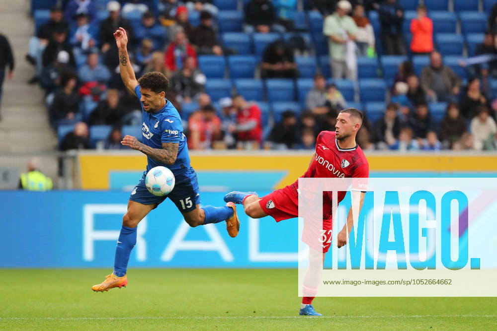 Fußball 1 Bundesliga, TSG 1899 Hoffenheim VfL Bochum, v l Zweikampf, Duell, duel, tackle, compete Valentin Gendrey TSG 1899 Hoffenheim Maximilian Wittek VfL Bochum Sinsheim