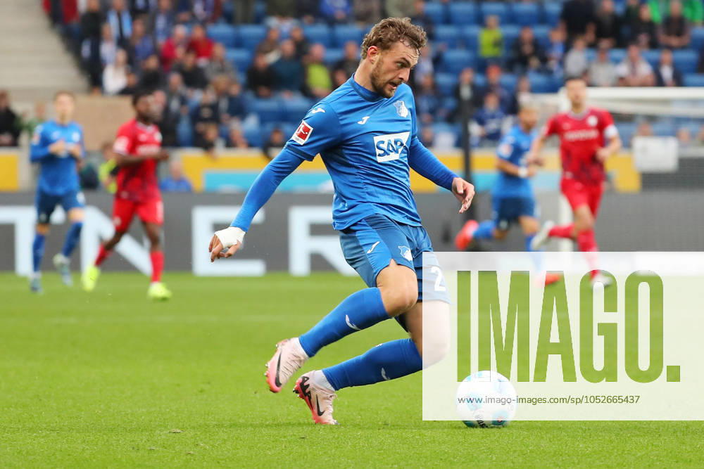 Soccer 1 Bundesliga, TSG 1899 Hoffenheim VfL Bochum, v l Jacob Bruun Larsen TSG 1899 Hoffenheim Portrait Sinsheim