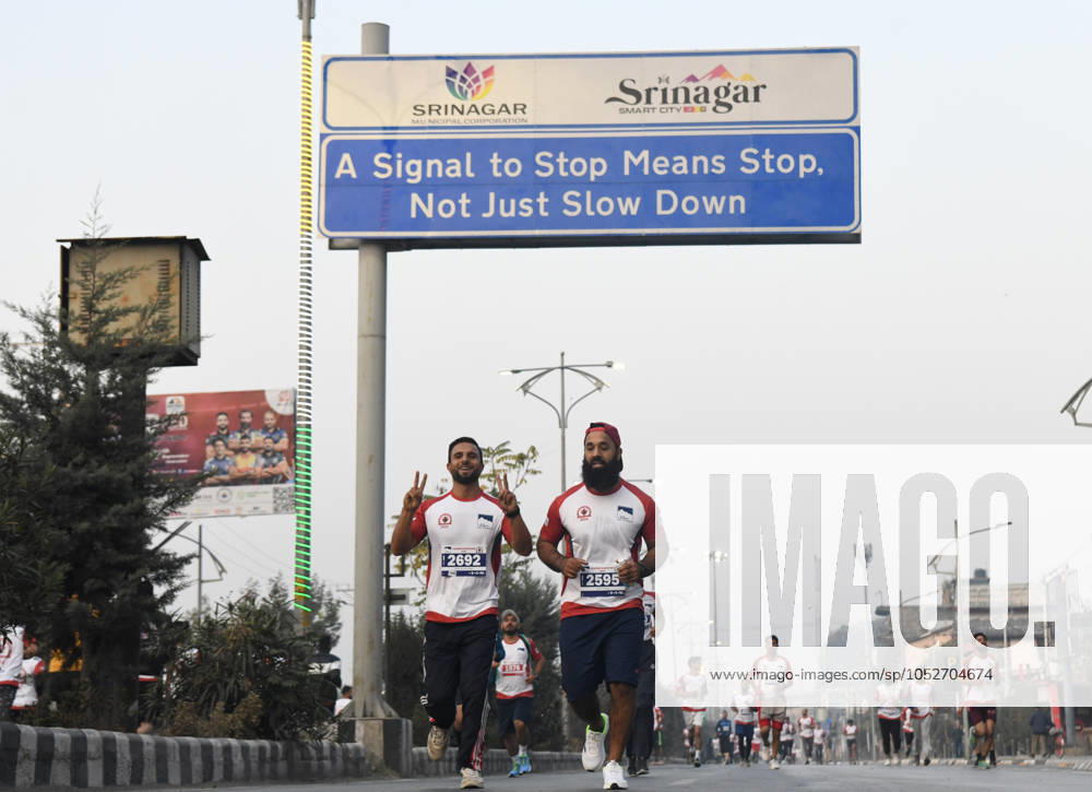 People in large number participated in the International Kashmir Marathon held in Srinagar. Srinagar India - ZUMAz120 0774166094st