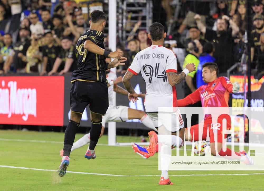 Denis Bouanga 99 of the Los Angeles Football Club kicks the ball past goalkeeper, Daniel 42 of the San Jose Earthquakes for a goal during their regular season MLS, Fussball Herren, USA match on Saturday October 19, 2024 at the BMO Stadium in Los Angeles, California. LAFC defeats Earthquakes, 3-1. JAVIER ROJAS PI Los Angeles USA - ZUMAp124 20241019_zaa_p124_056