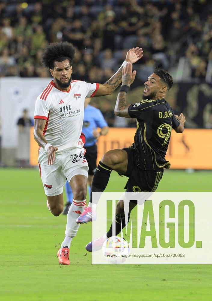 Denis Bouanga 99 of the Los Angeles Football Club is defended by Rodrigues 26 of the San Jose Earthquakes during their regular season MLS, Fussball Herren, USA match on Saturday October 19, 2024 at the BMO Stadium in Los Angeles, California. LAFC defeats Earthquakes, 3-1. JAVIER ROJAS PI Los Angeles USA - ZUMAp124 20241019_zaa_p124_046