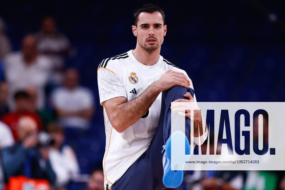 Alberto Abalde Diaz of Real Madrid warms up during the Spanish League, Liga ACB Endesa, basketball match played between Real Madrid and Basquet Girona at WiZink Center on October 20, 2024, in Madrid, Spain. Madrid SPAIN - ZUMAa181 20241020_zaa_a181_006