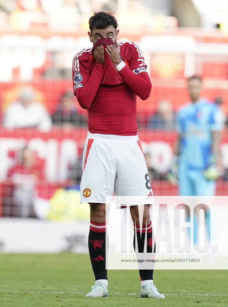 Manchester, England, 19th October 2024. Bruno Fernandes of Manchester United, ManU during the Premier League match at Old Trafford, Manchester. Picture credit should read: Andrew Yates Sportimage . SPI-3399-0115