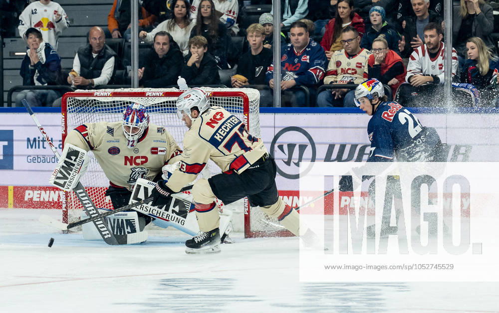 Veit Oswald EHC Red Bull Muenchen, 27 misses against Leon Hungerecker goalie, Nuernberg Ice Tigers, 72 and Roman Kechter Nuernberg Ice Tigers, 73 GER, EHC Red Bull Muenchen vs Nuernberg Ice Tigers, Ice Hockey, DEL, Matchday 11, Season 2024 2025, 20 10 2024 GER, EHC Red Bull Muenchen vs Nuernberg Ice Tigers, Ice Hockey, DEL, Matchday 11, Season 2024 2025, 20 10 2024 Muenchen