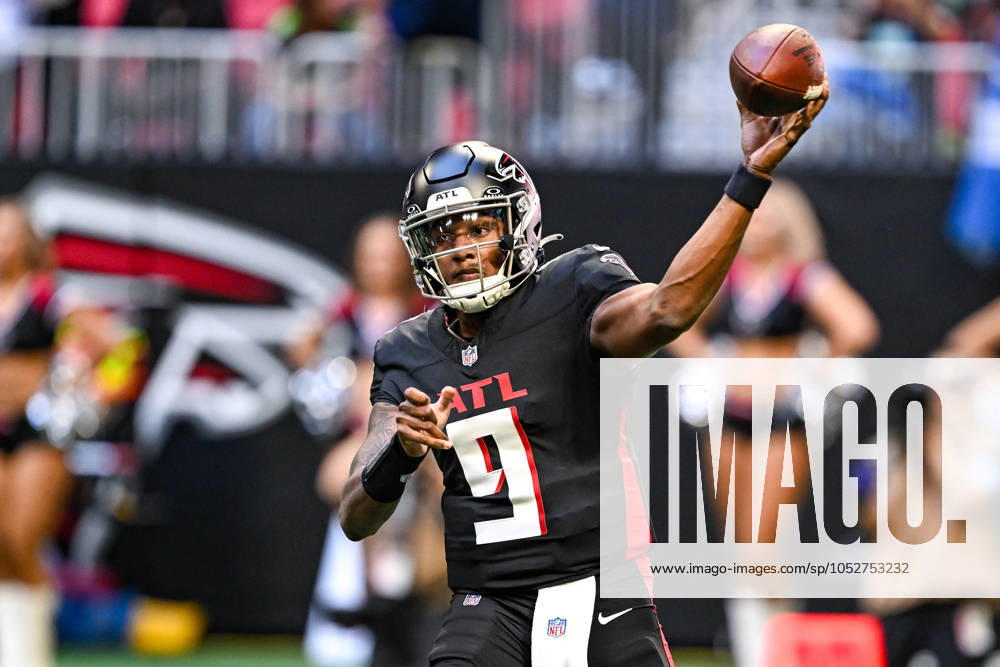 ATLANTA, GA Ã OCTOBER 20: Atlanta quarterback Michael Penix Jr. (9) drops back to pass during the NFL, American Football Herren, USA game between the Seattle Seahawks and the Atlanta Falcons on October 20th, 2024 at Mercedes-Benz Stadium in Atlanta, GA. (Photo by Rich von Biberstein Icon Sportswire) NFL: OCT 20 Seahawks at Falcons Icon241020050