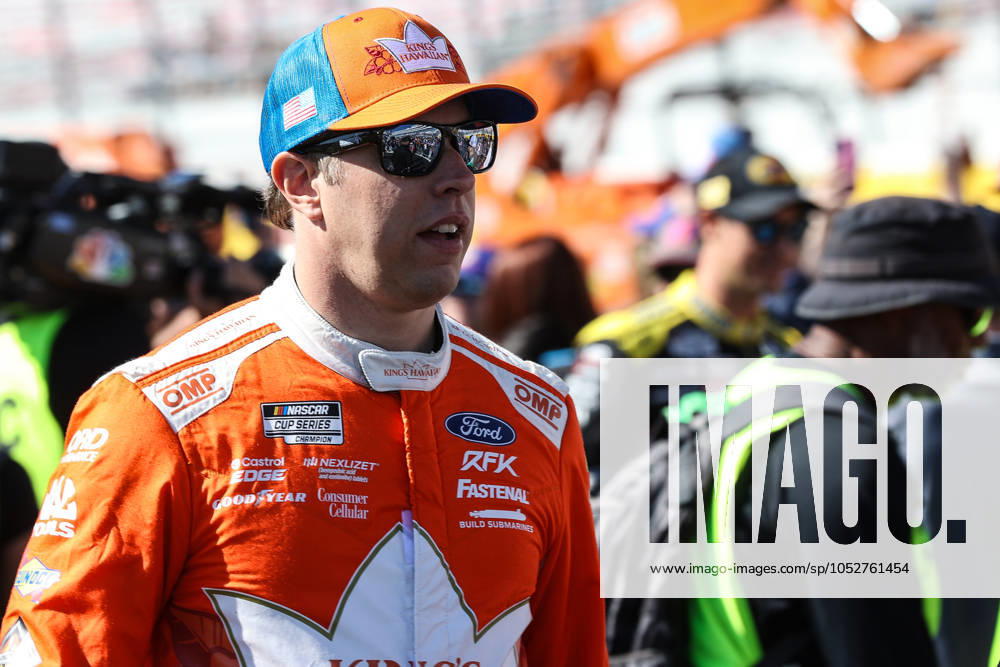 LAS VEGAS, NV - OCTOBER 20: Brad Keselowski ( 6 RFK Racing King s Hawaiian Ford) walks down the red carpet prior to the start of the South Point 400 NASCAR, Motorsport, USA Cup Series playoff race on October 20, 2024, at Las Vegas Motor Speedway in Las Vegas, NV. (Photo by Christopher Trim Icon Sportswire) AUTO: OCT 20 NASCAR Cup Series South Point 400 Icon241020512