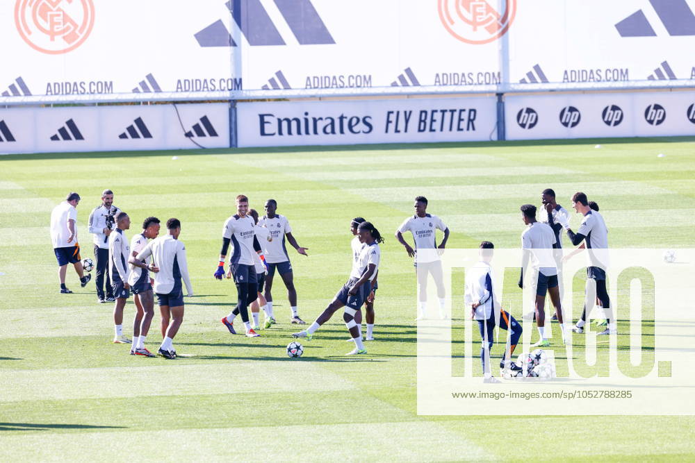 Players of Real Madrid warm up during the training day of Real Madrid ahead of the UEFA Champions League, football match against Borussia Dortmund, at Ciudad Deportiva Real Madrid on October 21, 2024, in Valdebebas, Madrid, Spain. Madrid SPAIN - ZUMAion 20241021_zaa_a181_069