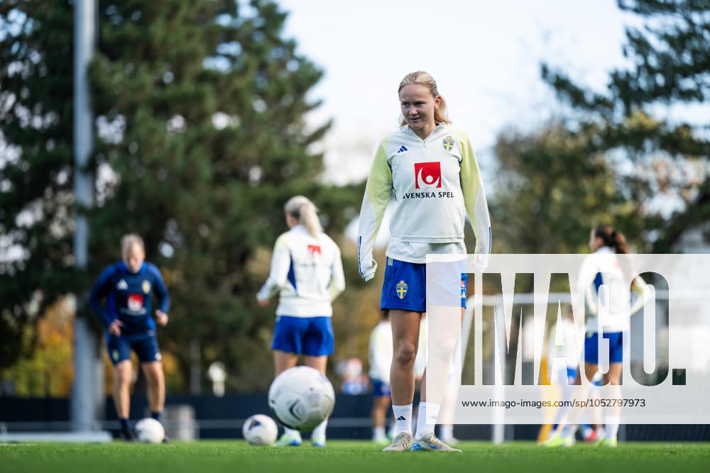 Matilda Vinberg of the Swedish women s national football team during a training session on October 22, 2024 in Luxembourg Photo Mathias Bergeld BILDBYRAN code MB MB0985 fotboll football soccer fotball em kval kval uefa womens euro qualifier qualifier träning practice training sverige sweden dam bbeng