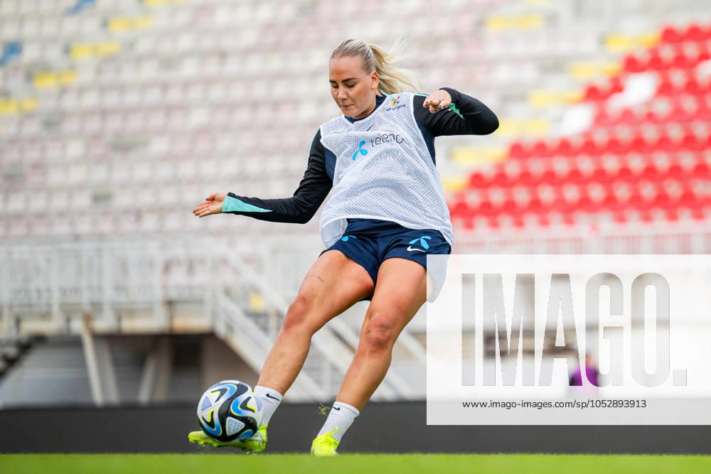Cathinka Tandberg of the Norwegian women s national football team during a training session on October 24, 2024 in Shkodar Photo Vegard Grott BILDBYRAN kod VG VG0679 bbeng fotboll football soccer fotball norge norway women dam uefa euro qualifier em kvalifisering kvinner em kvalik em kval träning practice training trening