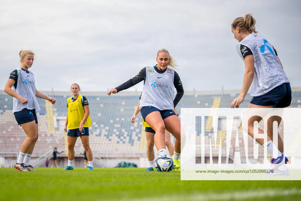 Cathinka Tandberg of the Norwegian women s national football team during a training session on October 24, 2024 in Shkodar Photo Vegard Grott BILDBYRAN kod VG VG0679 bbeng fotboll football soccer fotball norge norway women dam uefa euro qualifier em kvalifisering kvinner em kvalik em kval träning practice training trening