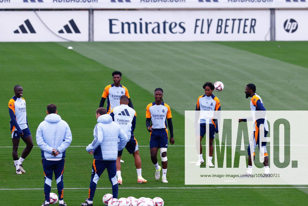 Players of Real Madrid warm up during the training day of Real Madrid ahead the Spanish League, LaLiga EA Sports, football match against FC Barcelona, Barca at Ciudad Deportiva Real Madrid on October 25, 2024, in Valdebebas, Madrid, Spain. Madrid SPAIN - ZUMAa181 20241025_zaa_a181_106