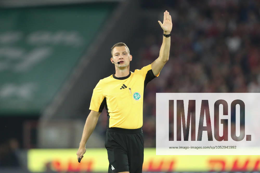 Referee Florian Lechner gestures, gestures during the 2 Bundesliga match between 1 FC Köln and SC Paderborn 07, RheinEnergieStadion on October 25, 2024 in Cologne, Germany Photo by Oliver Kaelke DeFodi Images Referee Florian Lechner gestures during the 2 Bundesliga match between 1 FC Koeln and SC Paderborn 07 at RheinEnergieStadion on October 25, 2024 in Cologne, Germany Photo by Oliver Kaelke DeFodi Images DFL regulations prohibit any use of photographs as image sequences and or quasi video not used in POL SRB CRO FRA GBR NED ITA USA Defodi 678 2024 10 25 OK FCKSCP 0403 Defodi-678 not used in POL SRB CRO FRA GBR NED ITA USA DFL regulations prohibit any use of photographs as image sequences and or quasi-video.