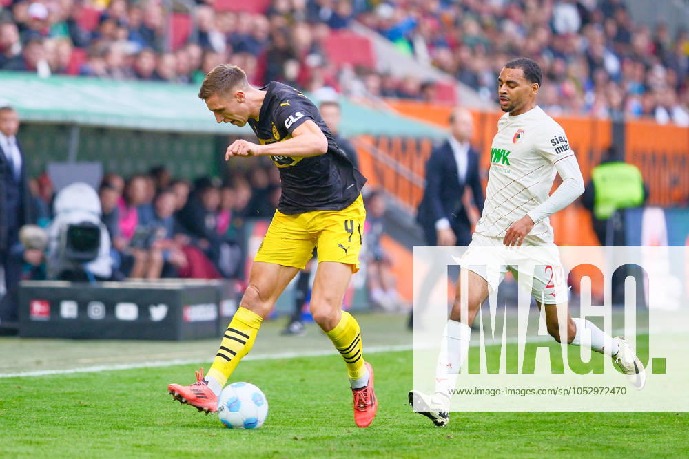 Nico Schlotterbeck 4, Borussia Dortmund and Alexis Claude Maurice 20, FC Augsburg at the match FC Augsburg v Borussia Dortmund, Soccer, Men, Bundesliga 2024 2025, Matchday 8 on 26 10 2024 in Augsburg, WWK Arena DFL and DFB regulations prohibit any use of photographs as image sequences and or quasi video Bayern Germany