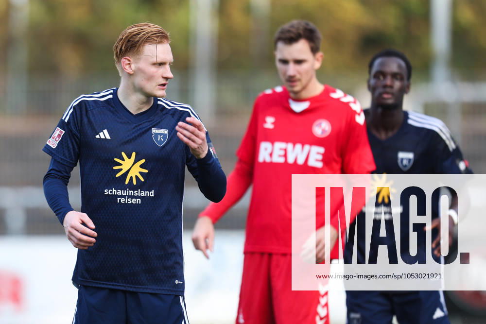 Soccer, Men, Regionalliga Nord, Matchday 16, FC Eintracht Norderstedt BSV Kickers Emden Pascal Steinwender blue 7 BSV Kickers Emden