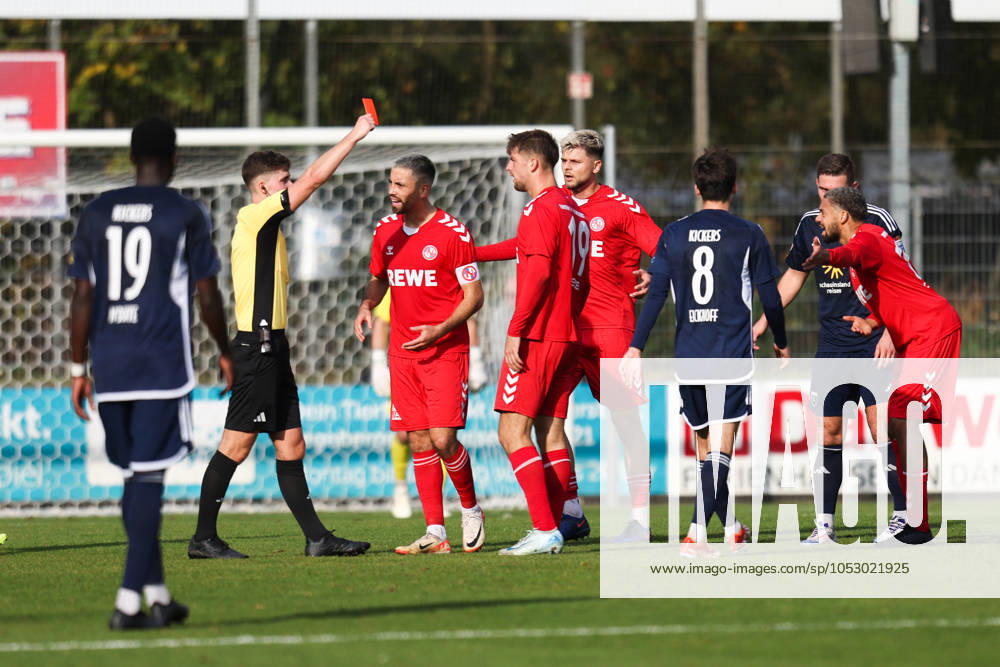 Soccer, Men, Regionalliga Nord, Matchday 16, FC Eintracht Norderstedt BSV Kickers Emden Referee Ole Andreas Schulz shows Manuel Brendel 19 FC Eintracht Norderstedt the red card
