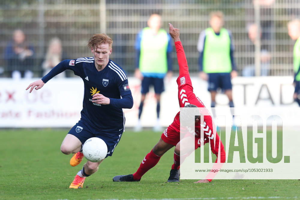 Soccer, Men, Regionalliga Nord, Matchday 16, FC Eintracht Norderstedt BSV Kickers Emden Pascal Steinwender blue 7 BSV Kickers Emden in a duel with Luis Coordes 11 FC Eintracht Norderstedt