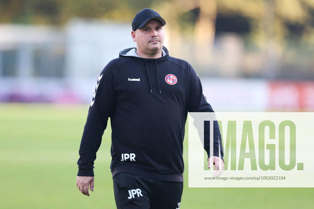 Football, Men, Regionalliga Nord, Matchday 16, FC Eintracht Norderstedt BSV Kickers Emden Coach Jean Pierre Richter FC Eintracht Norderstedt