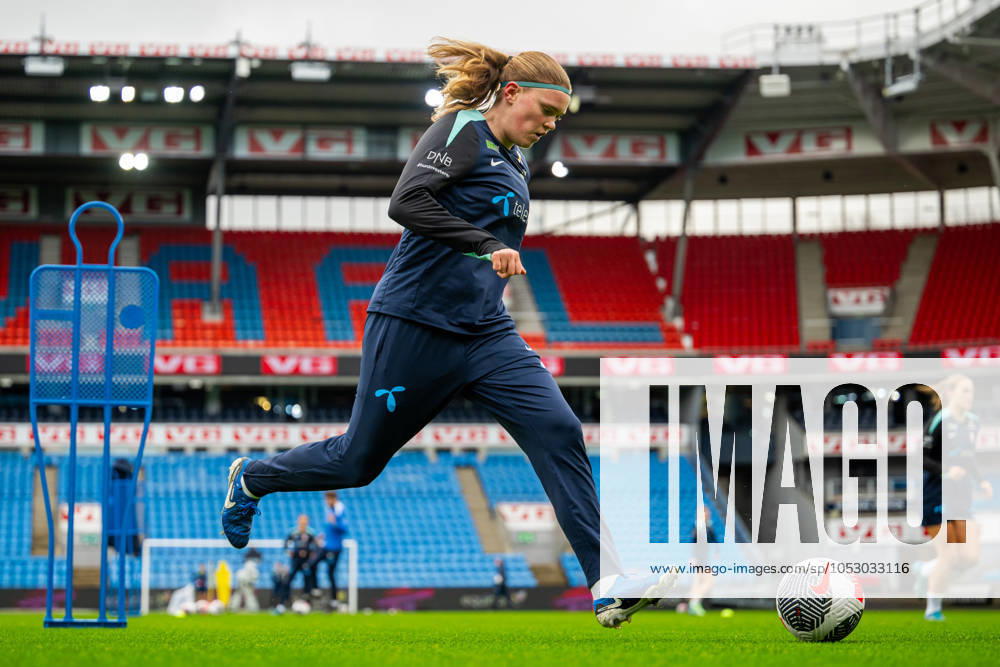Signe Gaupset of the Norwegian women s national football team during a training session on October 27, 2024 in Oslo Photo Vegard Grott BILDBYRAN kod VG VG0681 bbeng fotboll football soccer fotball norge norway women dam uefa euro qualifier em kvalifisering kvinner em kvalik em kval träning practice training trening