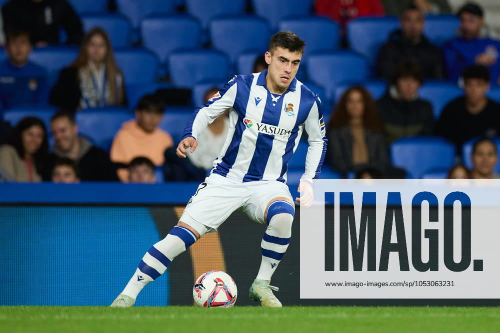 Ander Barrenetxea of Real Sociedad in action during the LaLiga EA Sports match between Real Sociedad and CA Osasuna at Reale Arena on October 27, 2024, in San Sebastian, Spain. San Sebastian SPAIN - ZUMAa181 20241027_zaa_a181_285