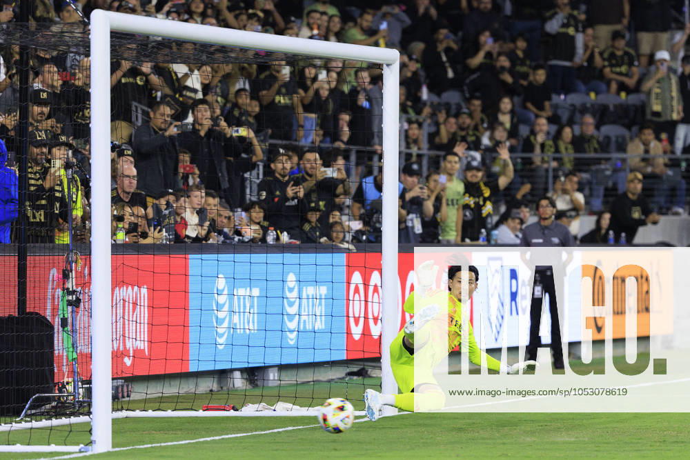 Goalkeeper, Yohei Takaoka 1 of the Vancouver Whitecaps is unable to stop a penalty kick by Denis Bouanga 99 of the Los Angeles Football Club during the Audi 2024 MLS, Fussball Herren, USA Cup Playoffs Round One Game 1 of 3 on Sunday October 27, 2024 at BMO Stadium in Los Angeles, California. JAVIER ROJAS PI Los Angeles USA - ZUMAp124 20241027_zaa_p124_003
