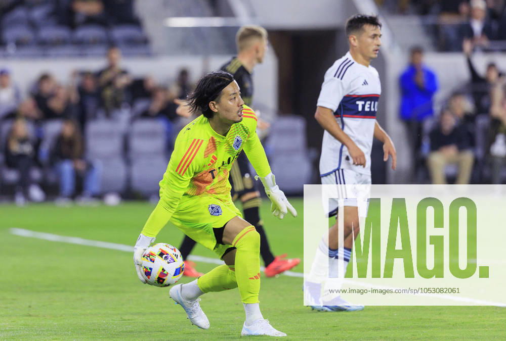 Goalkeeper, Yohei Takaoka 1 of the Vancouver Whitecaps puts the ball in play during the Audi 2024 MLS, Fussball Herren, USA Cup Playoffs Round One Game 1 of 3 against the Los Angeles Football Club on Sunday October 27, 2024 at BMO Stadium in Los Angeles, California. LAFC defeats Whitecaps, 2-1. JAVIER ROJAS PI Los Angeles USA - ZUMAp124 20241027_zaa_p124_060