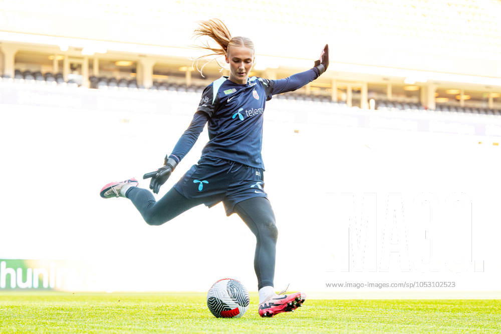 Goalkeeper Selma Panengstuen of the Norwegian women s national football team during a training session on October 28, 2024 in Oslo Photo Vegard Grott BILDBYRAN kod VG VG0682 bbeng fotboll football soccer fotball norge norway women dam uefa euro qualifier em kvalifisering kvinner em kvalik em kval träning practice training trening