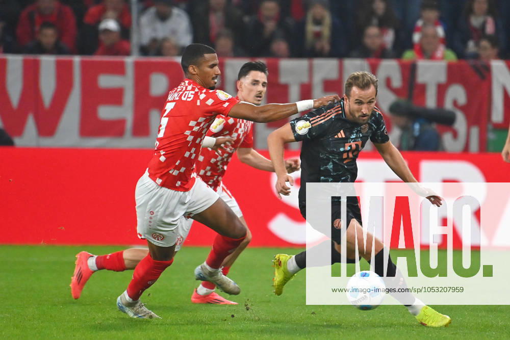 Harry KANE Bayern Muenchen , action,duel against Moritz JENZ 1 FSV Mainz 05 Soccer DFB Pokal 2 Round 1 FSV Mainz 05 FC Bayern Muenchen 0 4 on 30 10 2024,MEWA ARENA Season 2024 2025,