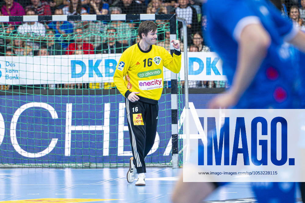 Simon Gade TSV Hannover Burgdorf, No. 16 v l , TSV Hannover Burgdorf red against TVB Stuttgart blue on matchday 9 of the 2024 2025 season in the DAIKIN Handball Bundesliga 31 10 2024, ZAG Arena Hannover, GER ,