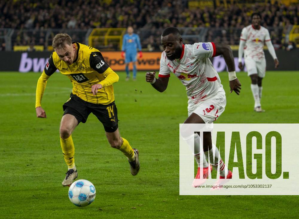 Maximilian Beier Borussia Dortmund, 14 in duel against Lutsharel Geertruida RB Leipzig, 3 02 11 2024, Soccer, 1 Bundesliga Borussia Dortmund RB Leipzig in Dortmund, Signal Iduna Park, Season 2024 2025