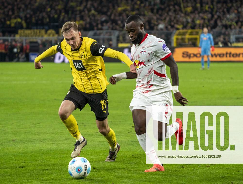 Maximilian Beier Borussia Dortmund, 14 in duel against Lutsharel Geertruida RB Leipzig, 3 02 11 2024, Soccer, 1 Bundesliga Borussia Dortmund RB Leipzig in Dortmund, Signal Iduna Park, Season 2024 2025