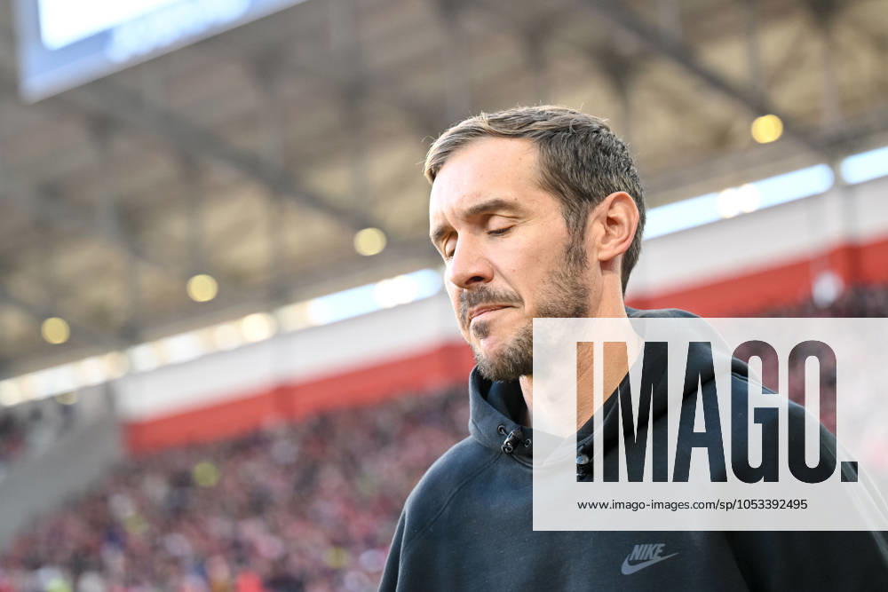Coach Julian Schuster SC Freiburg Looks on during the Bundesliga match between SC Freiburg and 1 FSV Mainz 05, Europa Park Stadium on November 03, 2024 in Freiburg, Germany Photo by Harry Langer DeFodi Images Coach Julian Schuster SC Freiburg Looks on during the Bundesliga match between SC Freiburg and 1 FSV Mainz 05 at Europa Park Stadium on November 3, 2024 in Freiburg, Germany Photo by Harry Langer DeFodi Images DFL regulations prohibit any use of photographs as image sequences and or quasi video not used in POL SRB CRO FRA GBR NED ITA USA Defodi 541 SCFFSVV20241103 095 Defodi-541 not used in POL SRB CRO FRA GBR NED ITA USA DFL regulations prohibit any use of photographs as image sequences and or quasi-video.