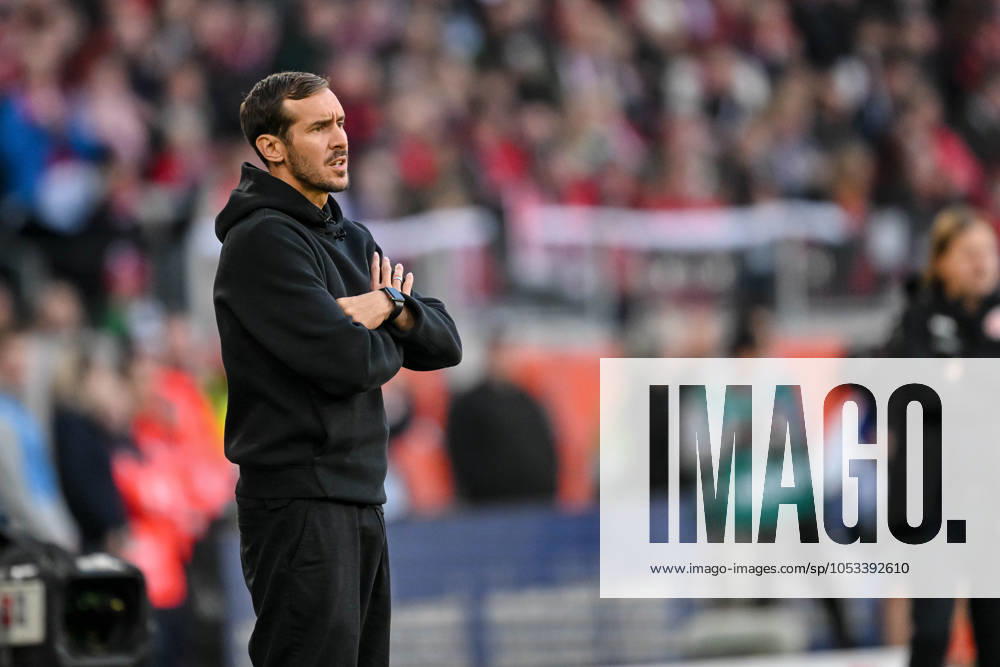 Coach Julian Schuster SC Freiburg Looks on during the Bundesliga match between SC Freiburg and 1 FSV Mainz 05, Europa Park Stadium on November 03, 2024 in Freiburg, Germany Photo by Harry Langer DeFodi Images Coach Julian Schuster SC Freiburg Looks on during the Bundesliga match between SC Freiburg and 1 FSV Mainz 05 at Europa Park Stadium on November 3, 2024 in Freiburg, Germany Photo by Harry Langer DeFodi Images DFL regulations prohibit any use of photographs as image sequences and or quasi video not used in POL SRB CRO FRA GBR NED ITA USA Defodi 541 SCFFSV20241103 121 Defodi-541 not used in POL SRB CRO FRA GBR NED ITA USA DFL regulations prohibit any use of photographs as image sequences and or quasi-video.